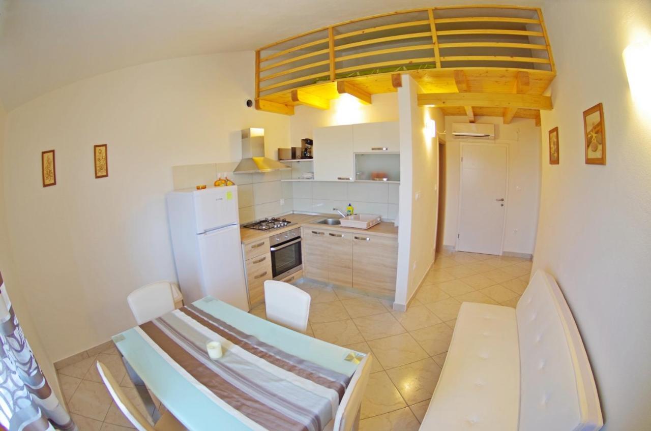 Holiday Apartments In House Sanja Rakalj Bagian luar foto
