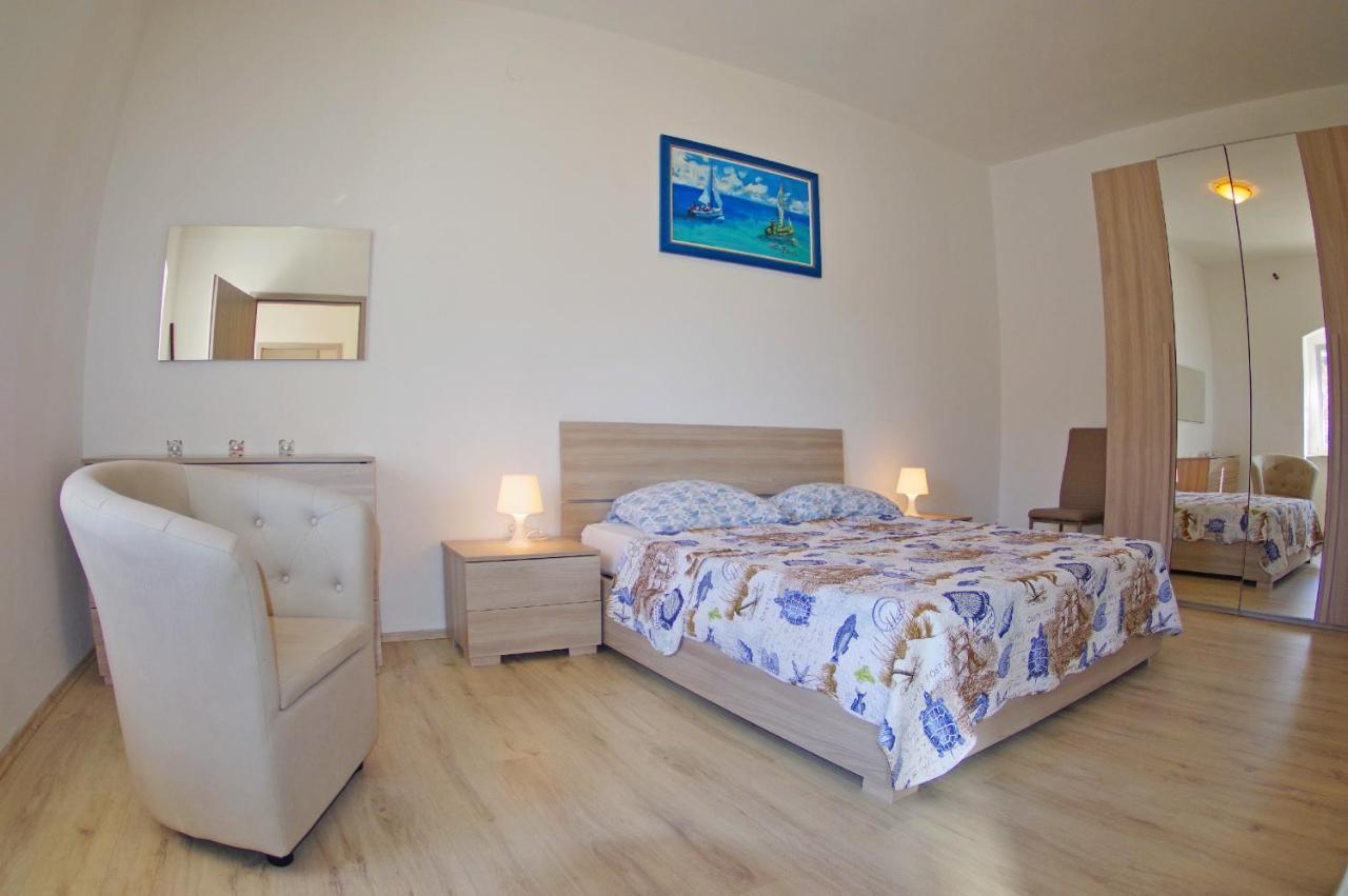 Holiday Apartments In House Sanja Rakalj Bagian luar foto